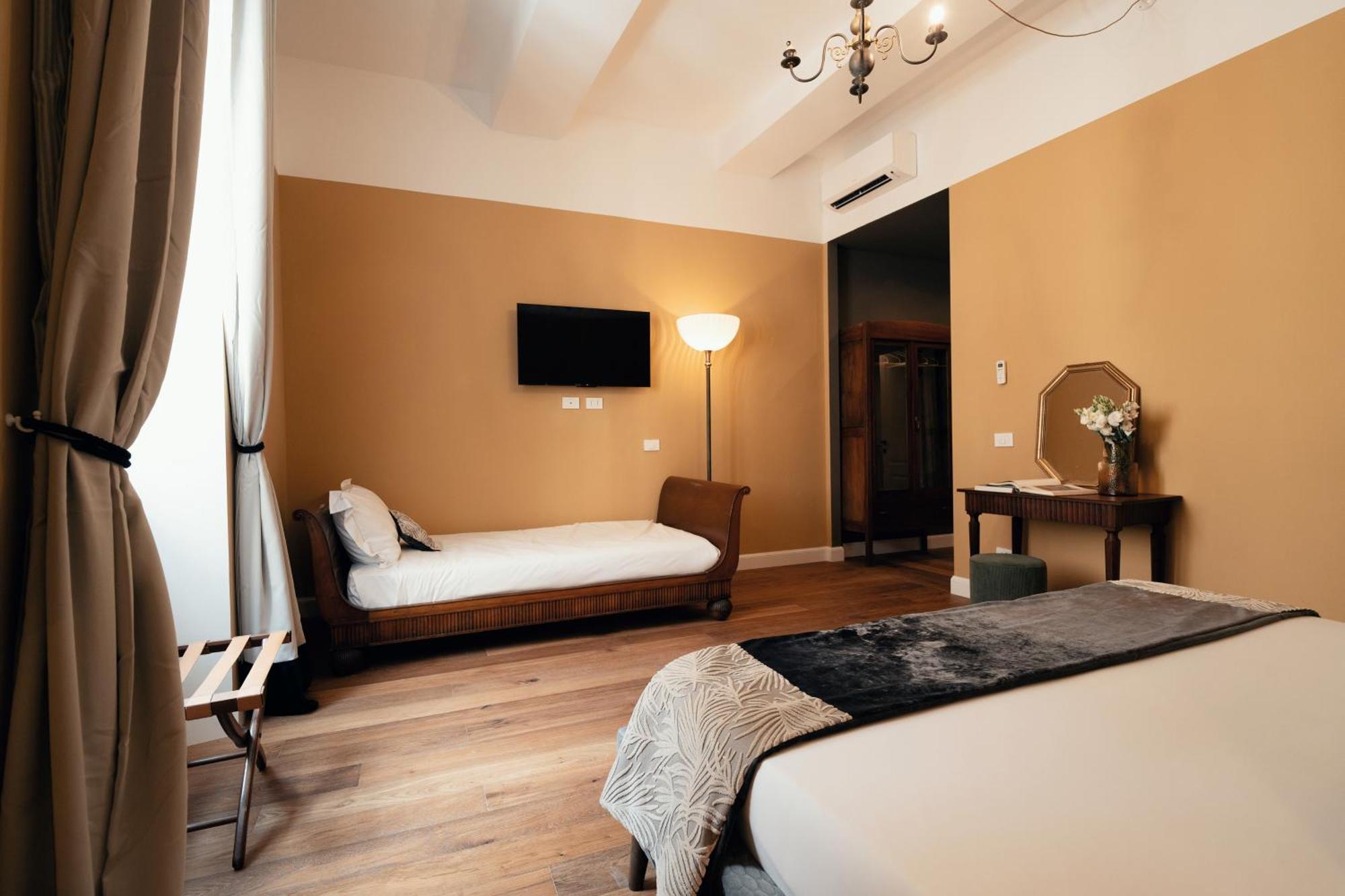 Naman Hotellerie - Monti Rome Bagian luar foto