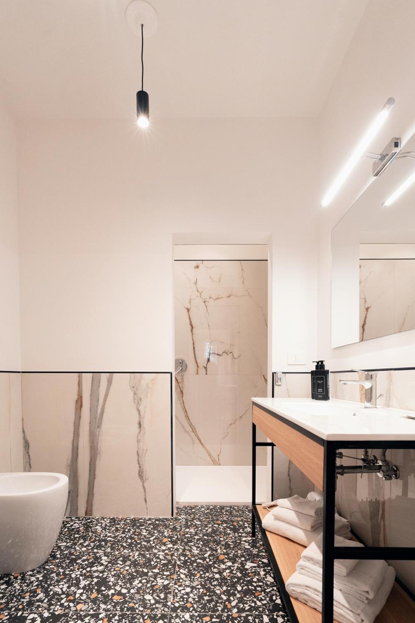 Naman Hotellerie - Monti Rome Bagian luar foto