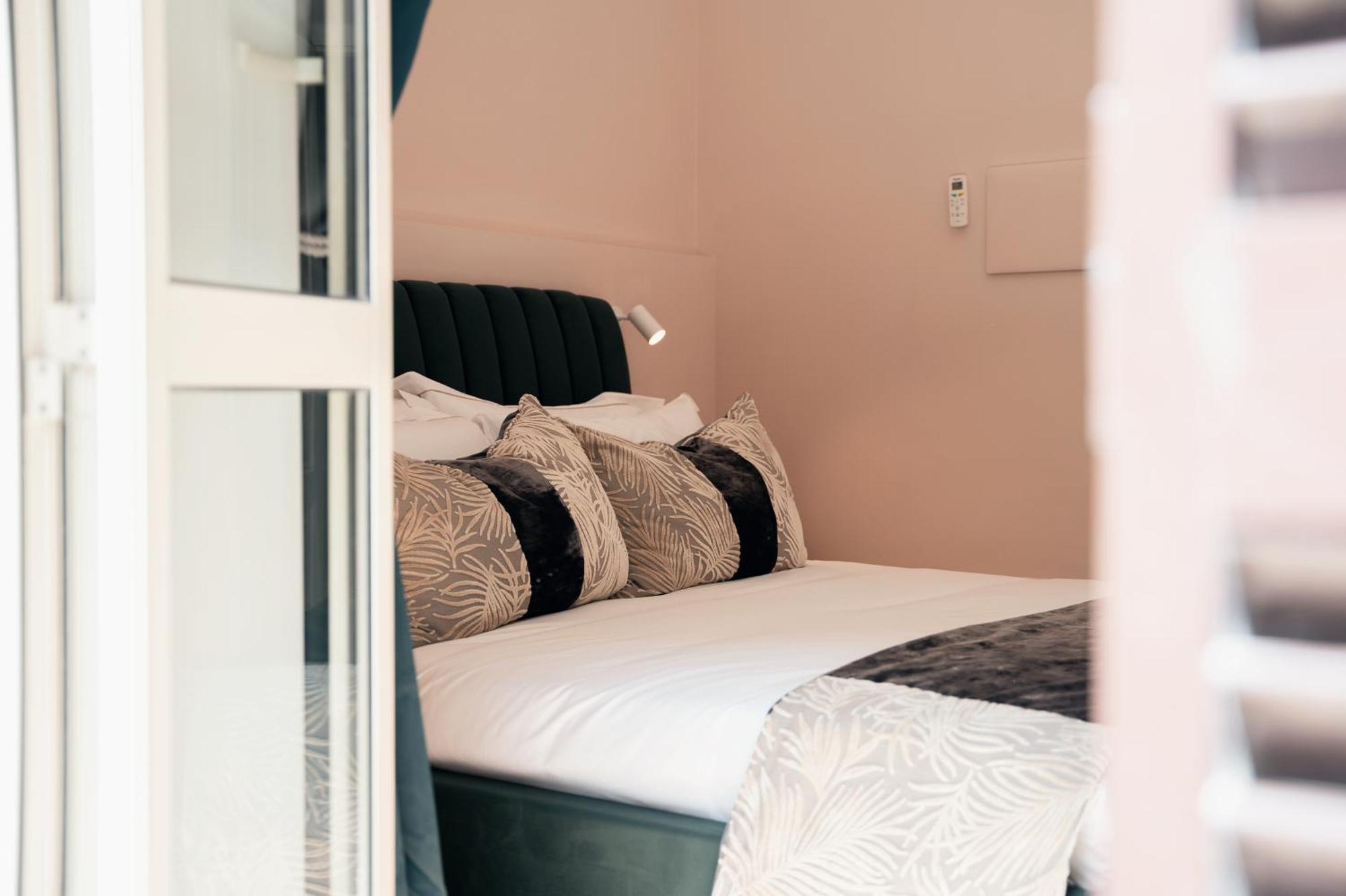 Naman Hotellerie - Monti Rome Bagian luar foto