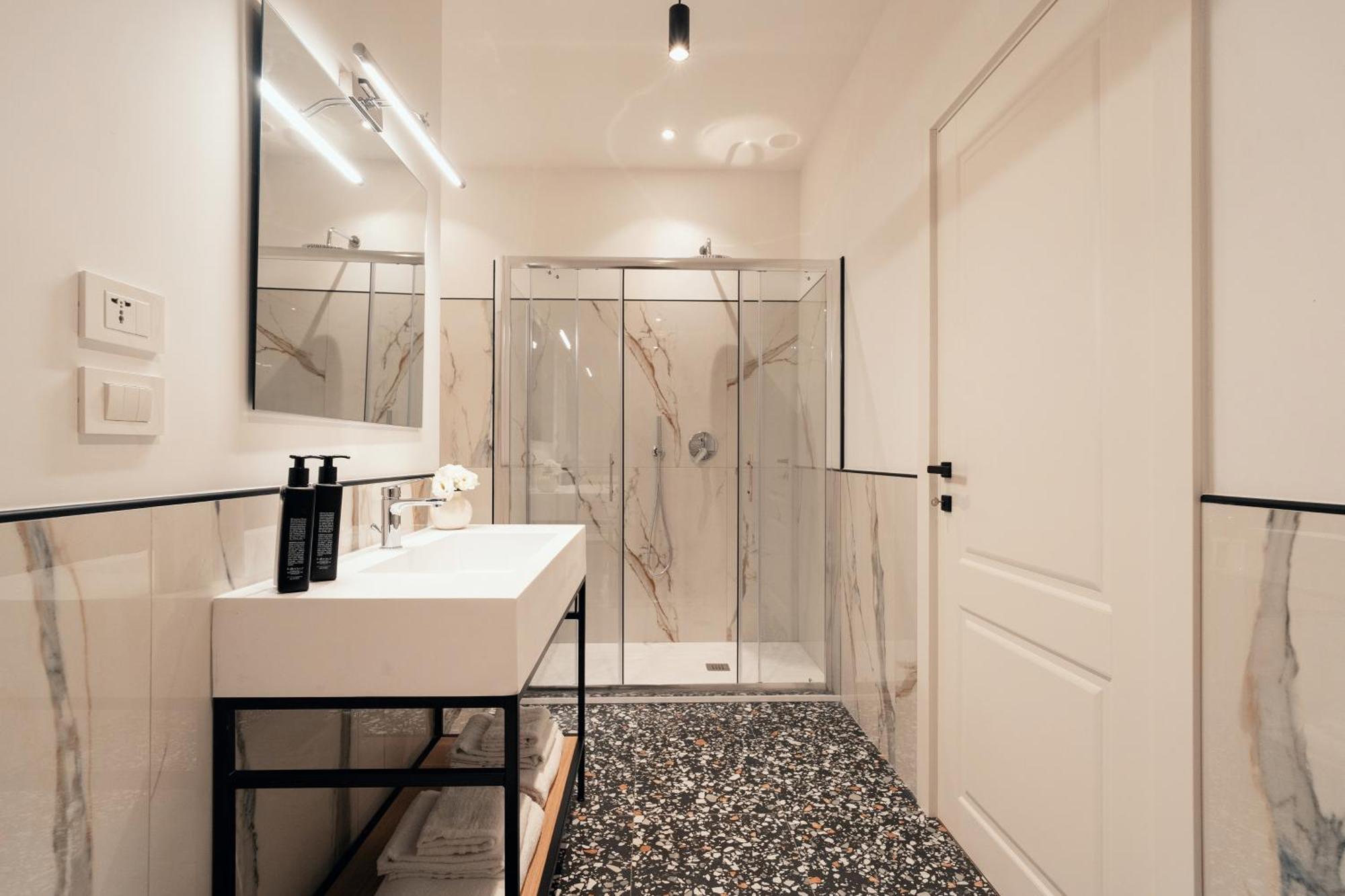 Naman Hotellerie - Monti Rome Bagian luar foto