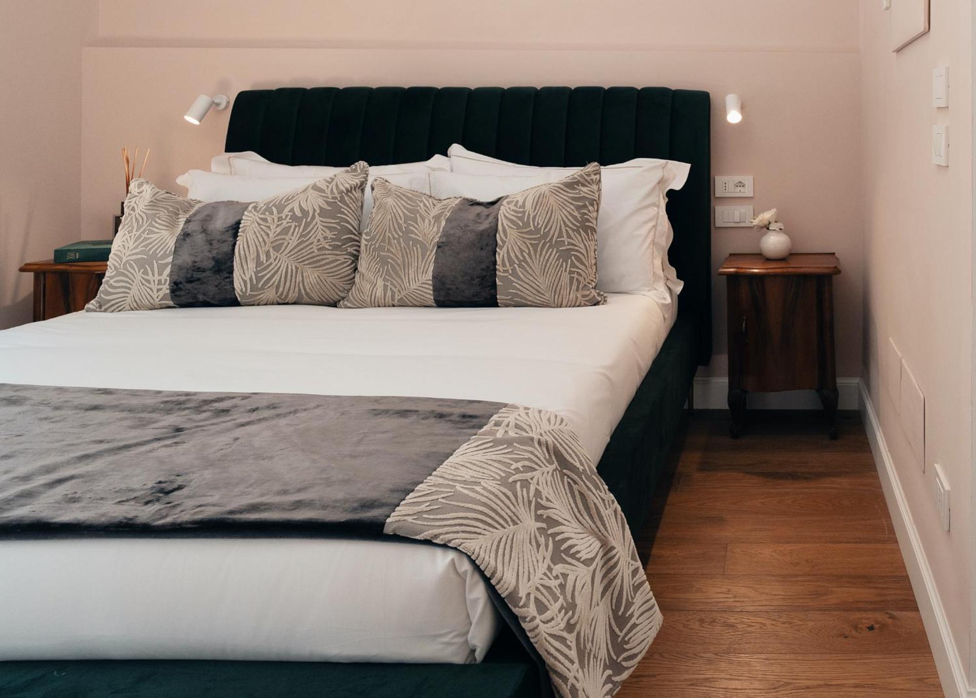 Naman Hotellerie - Monti Rome Bagian luar foto